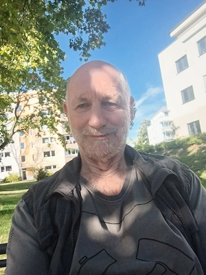 Biker, alkohol-und nikotinfrei, bietet Beziehung und Mitwohngelegenheit! 