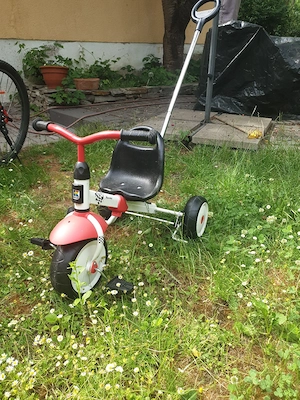 Kinderdreirad mit Schiebestange