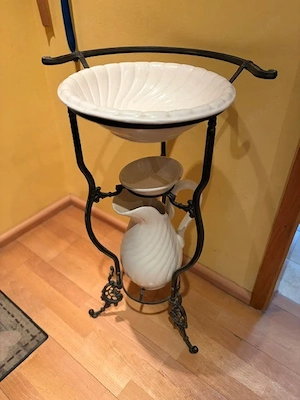 Dekorativer Waschständer mit Porzellanschüssel & Kanne   Vintage   Landhausstil