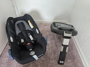 Maxi-Cosi Babvschale mit Basis