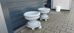 Klassische Zier-Gartenurne   Pflanzkübel aus Weißbeton   Handgefertigt (Höhe ca. 32 cm)