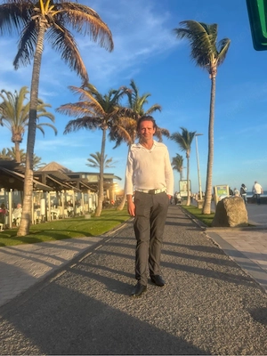 Sympathische weibliche Urlaubsbegleitung für Swingerurlaub auf Gran Canaria gesucht     