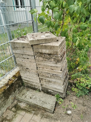 Betonplatten ca. 30x30x4,5 cm - 29 Stück 