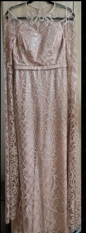   Elegantes Abendkleid