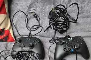 Noch 2 Nintendo Switch 2 Controller wie Neu Kabelgebunden  ab 15 Euro 