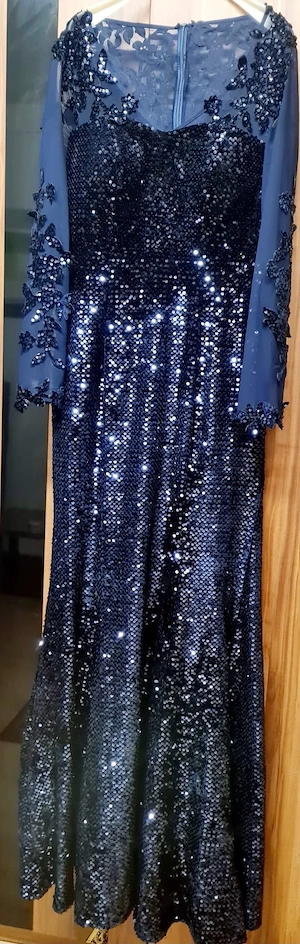 Elegantes Abendkleid mit Pailletten 