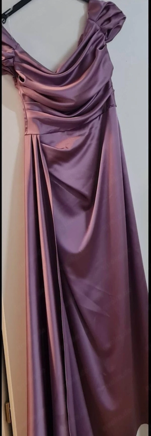 Elegantes Abendkleid in Lila 