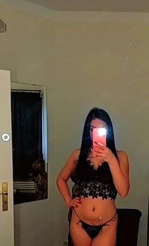 Nicole- Av Qeen