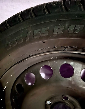 235 55 R17 Michelin Reifen auf Stahlfelgen 4x
