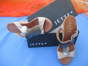 NEU Echt Leder Keilabsatz Wedges T-Steg Plateau Pantoletten Sandale Sandalette JETTE JOOP 38 5 beige