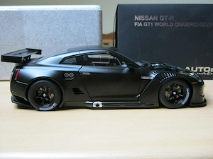 1:18 Autoart Signature Nissan GT-R FIA GT1 Championsship 2010