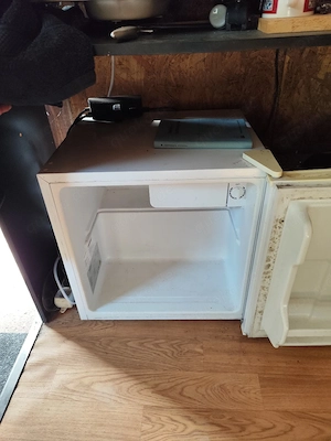 Kompakter Mini-Kühlschrank weiß