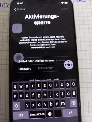 iPhone XS  64GB in Silber  Achtung    Händy mit altem Account!!!