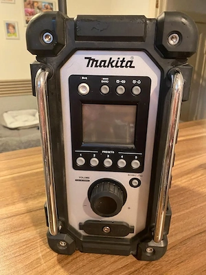 Makita Werkzeug-Set mit Akkus, Ladegerät und Tasche