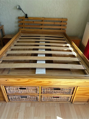 Massivholzbett 140x200 mit Schubkästen & Emma Matratze 