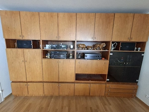 Vierteilige Wohnzimmer-Schrankwand