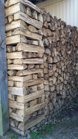 Brennholz   Kaminholz   trocken und gespalten   120   pro Raummeter