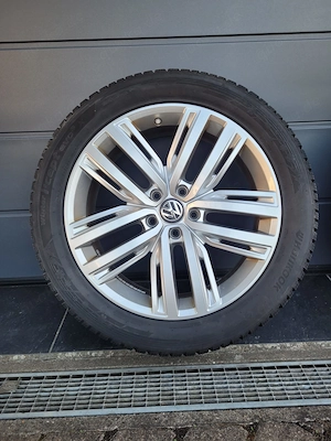 Original VW Alufelgen Victoria Falls auf Winterreifen
