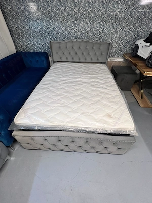 Brandneues Bett mit Matratze (140 x 200 cm) Kostenlose Lieferung