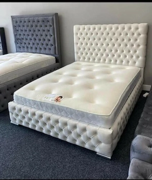 Brandneues Bett mit Matratze (140 x 200 cm) Kostenlose Lieferung