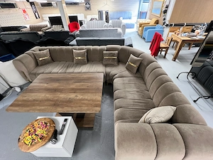Brandneues Stoffsofa, kostenlose Lieferung, unbenutzt.mit tisch