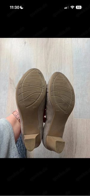 Beige pumps 