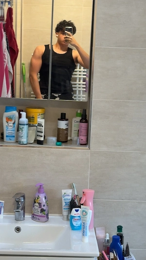 M18 muskulös sucht Blowjob 