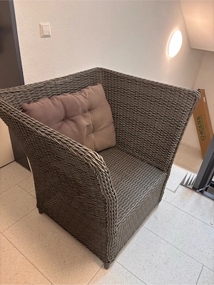 2 schöne Rattan-Sessel   2 Stück abzugeben