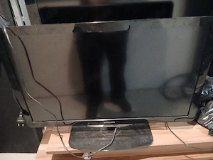 Kleiner philips TV zu verkaufen ohne Fernbedienung 