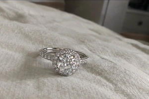 Eleganter Moissanit-Ring mit Halo-Fassung   925 Silber