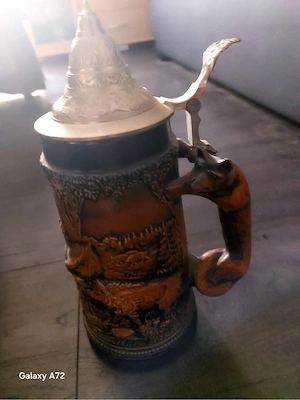 Besonderer Fuchs-Krug mit Zinnendeckel