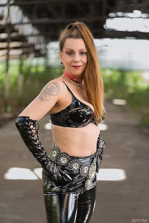 Bizarre Erotik liebevolle Perversion MadameKALI - Tantra meets BDSM - BERLIN Bild 2