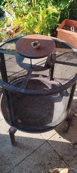Zwei Feuer Schalen heute den 15.09.2026 bis 20 Uhr zu je 40Euro zu haben. 