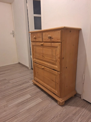 Massivkommode aus Kiefernholz