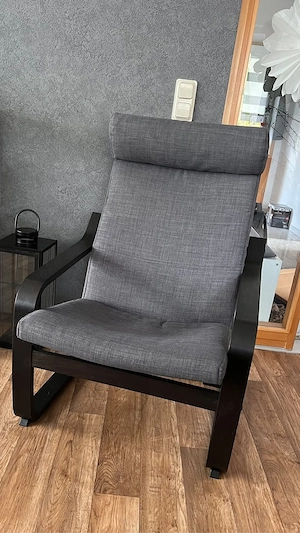 IKEA Poäng Sessel, dunkelbraunes Holz- grauer Stoff 