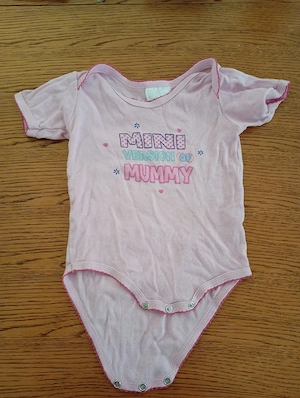 Kurzarmbody rosa Aufdruck 86 Ergee 