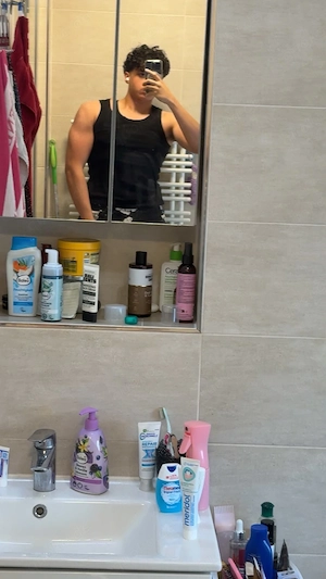 M 18 Gymtrainer sucht von W einen Blowjob 