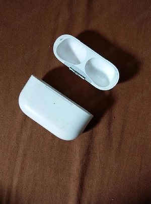 Kaputtes Apple Airpods Pro 2 Case   Kopfhörer   Defekt 