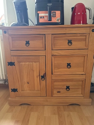 Kommode aus Holz