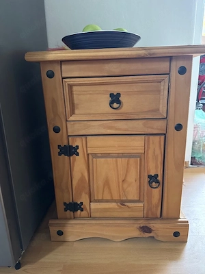 Kommode aus Holz