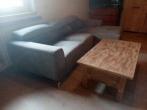 Kleiner Beistelltisch mit Schublade 