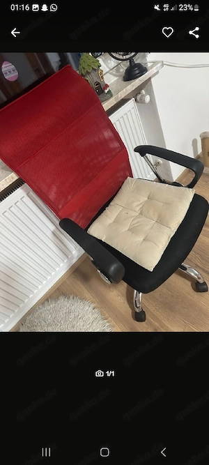 Roter Schreibtisch Stuhl