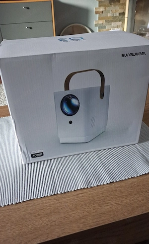 Surewheel Q3 Beamer 1080P Android Neu