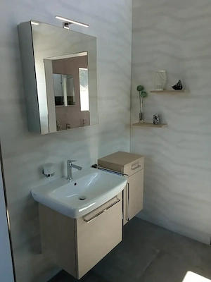 Waschtischanlage mit WC 