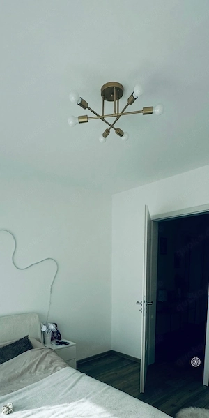 Goldene Lampe mit 6 Glühbirnen