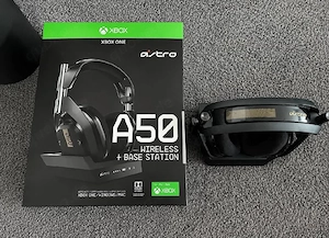 Xbox séries X +Astro A50 mit Spielen und Zubehör