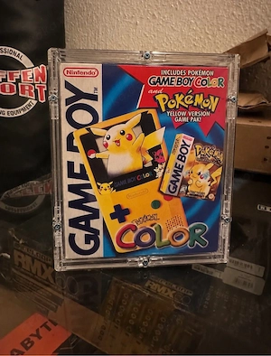 Nintendo Game Boy Color - US Special Pikachu Editon