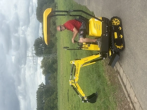 Minibagger 600kg BAMATO Mikrobagger nur 69cm breit mieten für 24h