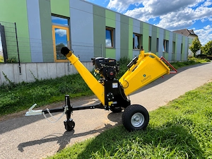 Häcksler, Schredder, bis 150mm Astdurchmesser mieten für 24h