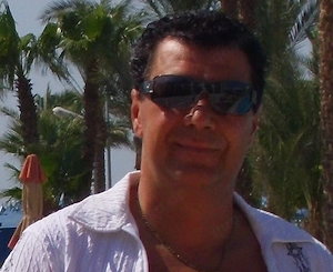 Attraktiver lediger Single sucht eine Partnerin, die das Blasen und Abspritzen liebt. 